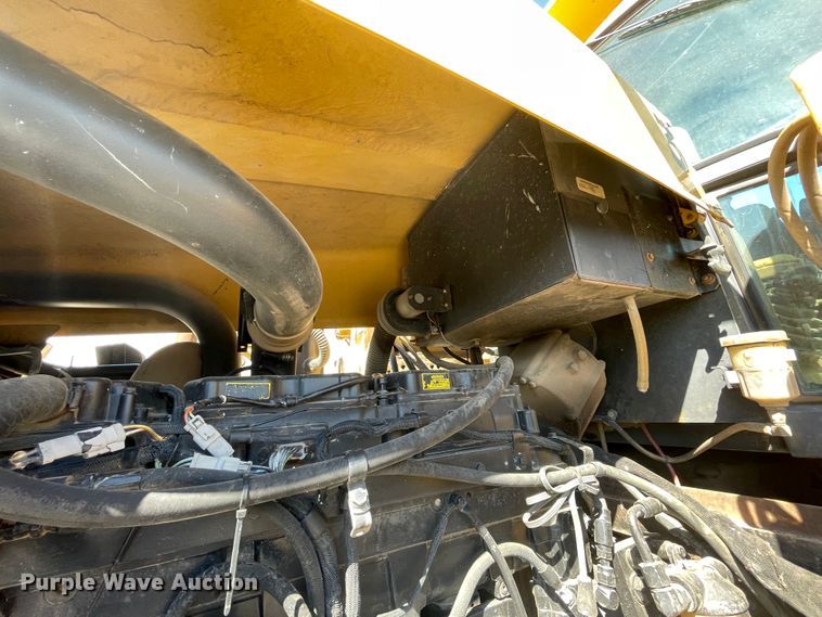 image for item JQ9630 1995 Caterpillar Challenger 85C  tractor