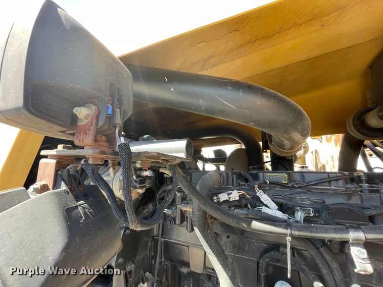 image for item JQ9630 1995 Caterpillar Challenger 85C  tractor