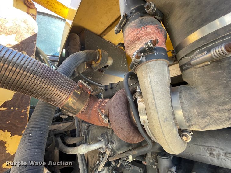 image for item JQ9630 1995 Caterpillar Challenger 85C  tractor