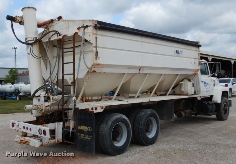 image for item KI9593 1994 Ford LT8000  fertilizer delivery truck