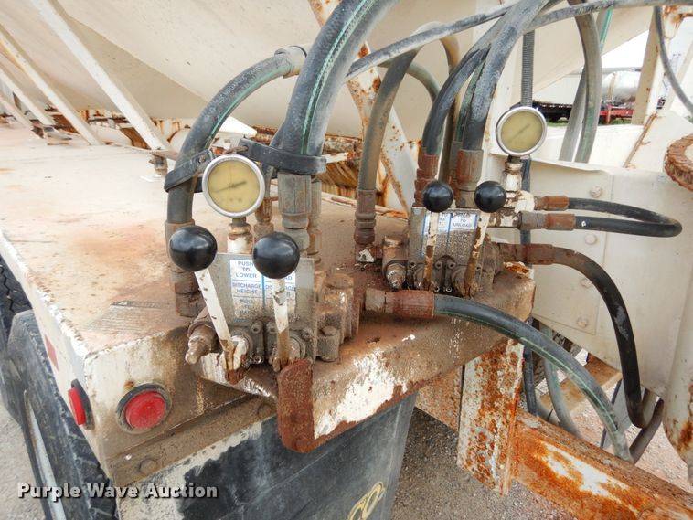 image for item KI9593 1994 Ford LT8000  fertilizer delivery truck