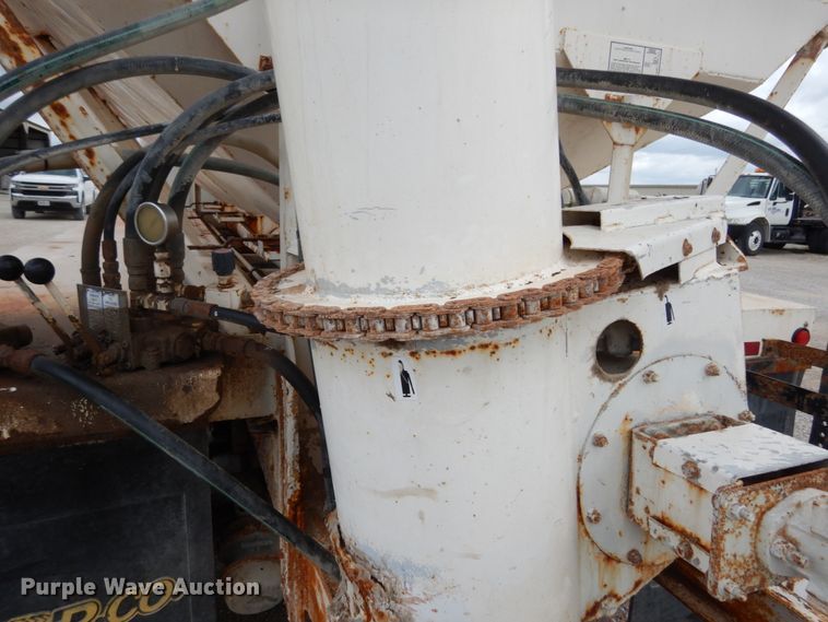 image for item KI9593 1994 Ford LT8000  fertilizer delivery truck