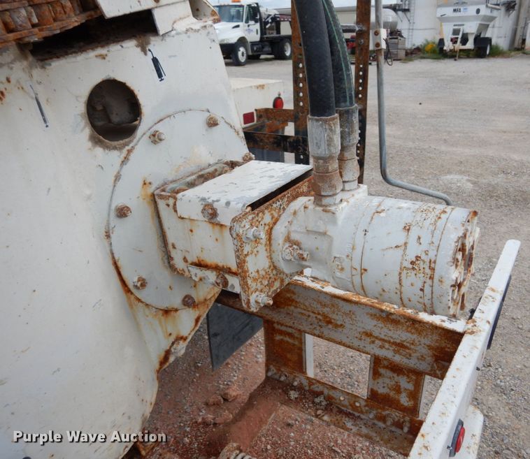 image for item KI9593 1994 Ford LT8000  fertilizer delivery truck