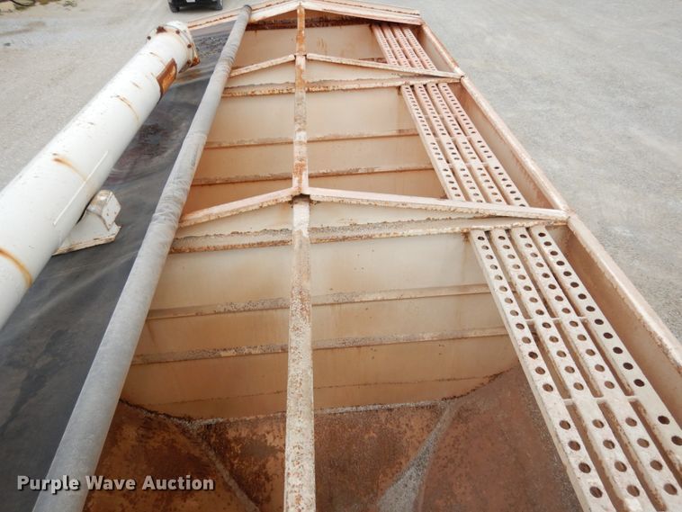 image for item KI9593 1994 Ford LT8000  fertilizer delivery truck