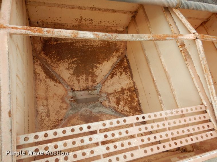 image for item KI9593 1994 Ford LT8000  fertilizer delivery truck