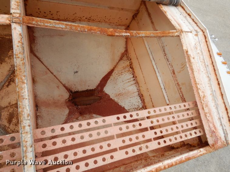 image for item KI9593 1994 Ford LT8000  fertilizer delivery truck