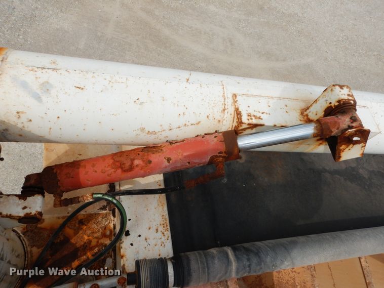 image for item KI9593 1994 Ford LT8000  fertilizer delivery truck