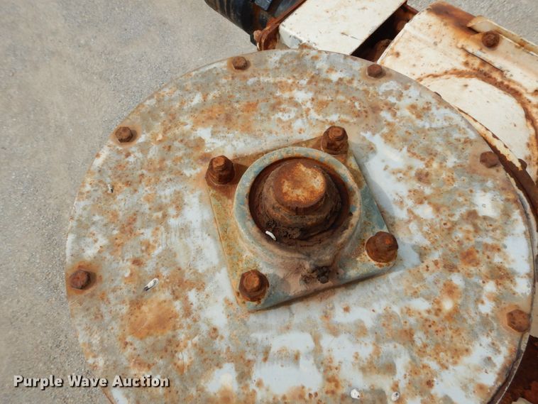 image for item KI9593 1994 Ford LT8000  fertilizer delivery truck