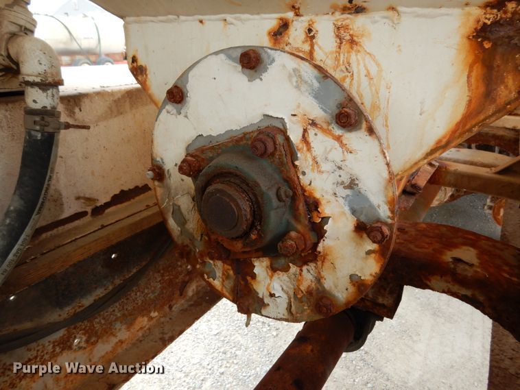 image for item KI9593 1994 Ford LT8000  fertilizer delivery truck