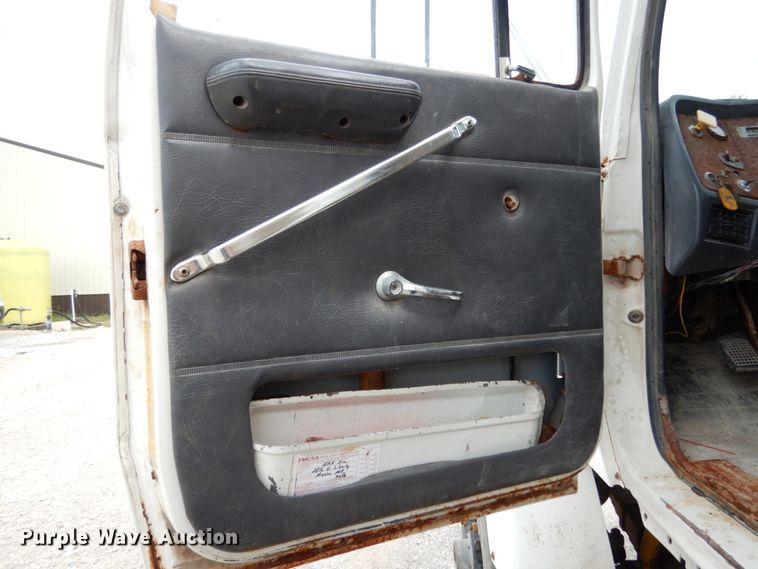 image for item KI9593 1994 Ford LT8000  fertilizer delivery truck