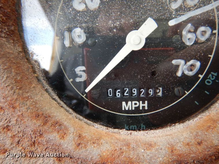 image for item KI9593 1994 Ford LT8000  fertilizer delivery truck