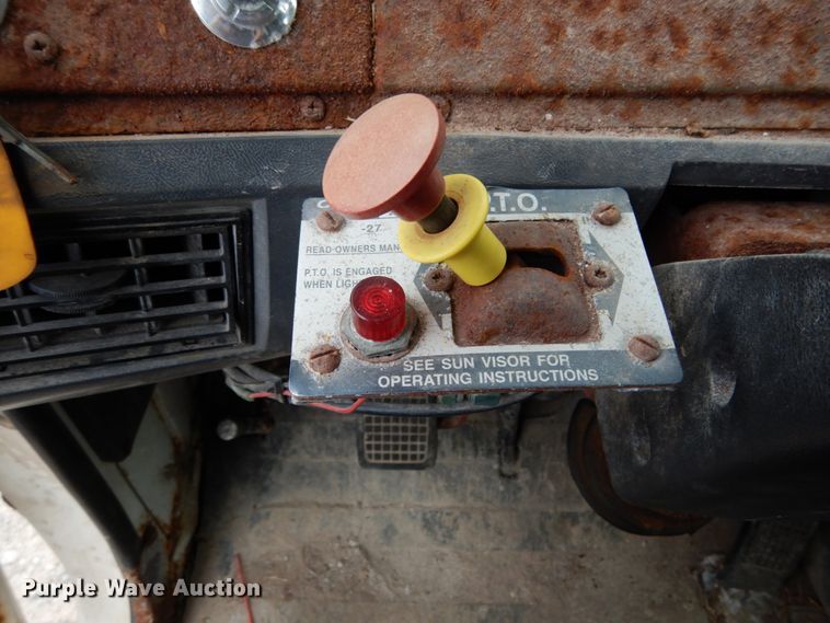 image for item KI9593 1994 Ford LT8000  fertilizer delivery truck