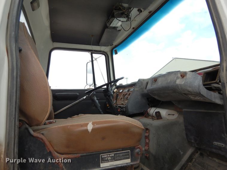 image for item KI9593 1994 Ford LT8000  fertilizer delivery truck