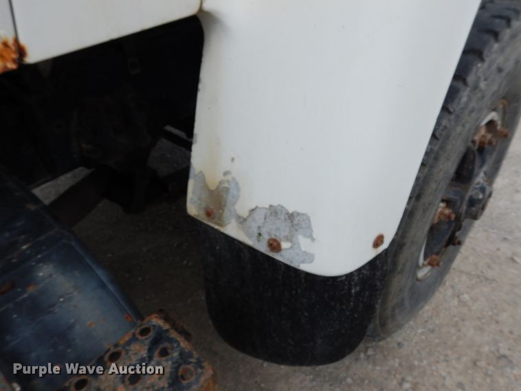 image for item KI9593 1994 Ford LT8000  fertilizer delivery truck