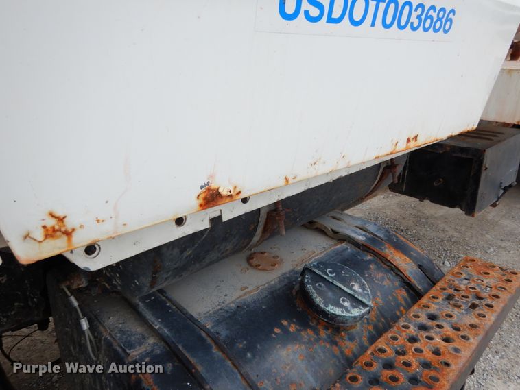 image for item KI9593 1994 Ford LT8000  fertilizer delivery truck