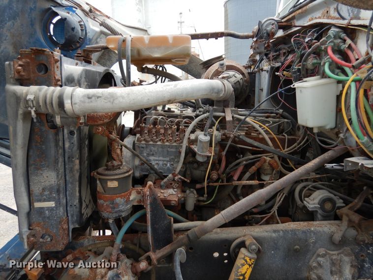 image for item KI9593 1994 Ford LT8000  fertilizer delivery truck