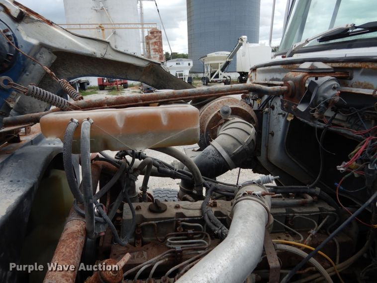 image for item KI9593 1994 Ford LT8000  fertilizer delivery truck