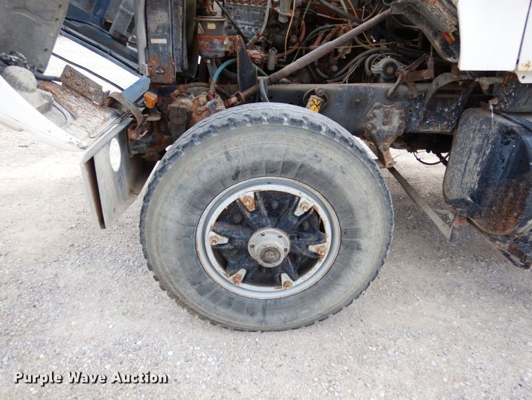 image for item KI9593 1994 Ford LT8000  fertilizer delivery truck