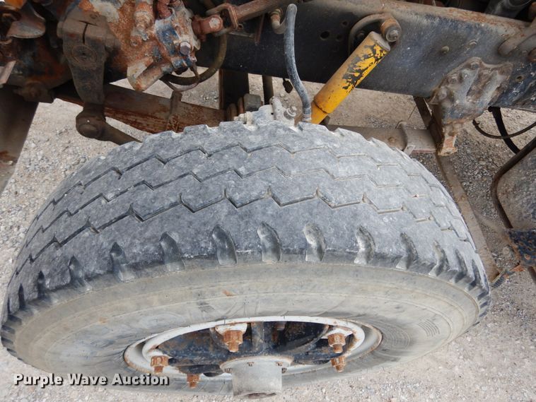 image for item KI9593 1994 Ford LT8000  fertilizer delivery truck