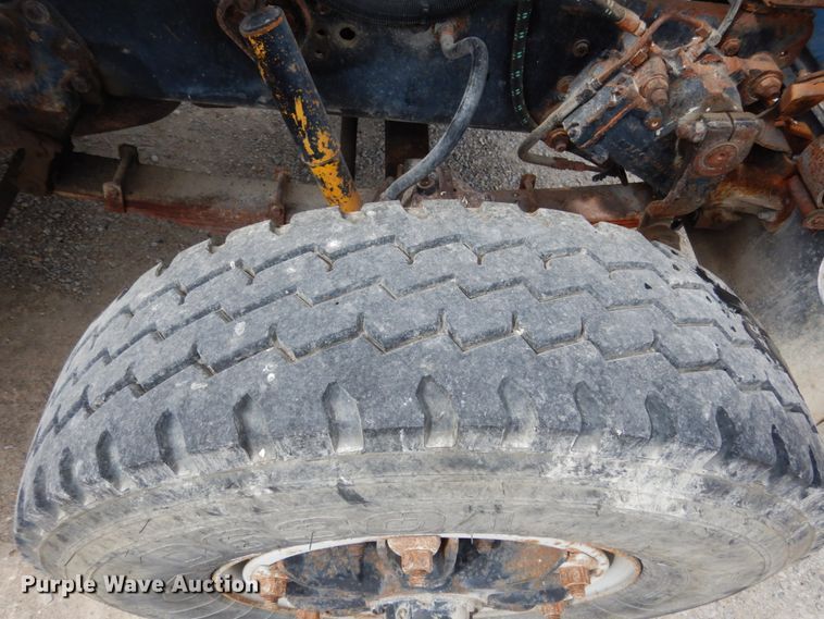 image for item KI9593 1994 Ford LT8000  fertilizer delivery truck