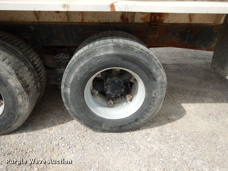 image for item KI9593 1994 Ford LT8000  fertilizer delivery truck