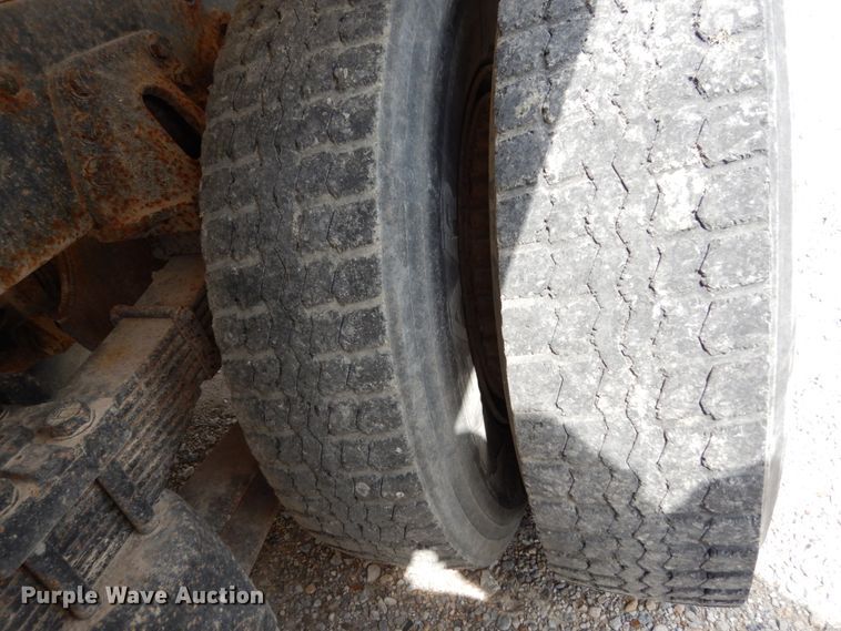 image for item KI9593 1994 Ford LT8000  fertilizer delivery truck