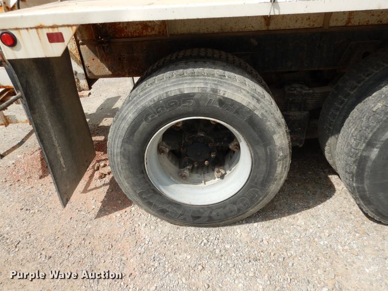 image for item KI9593 1994 Ford LT8000  fertilizer delivery truck