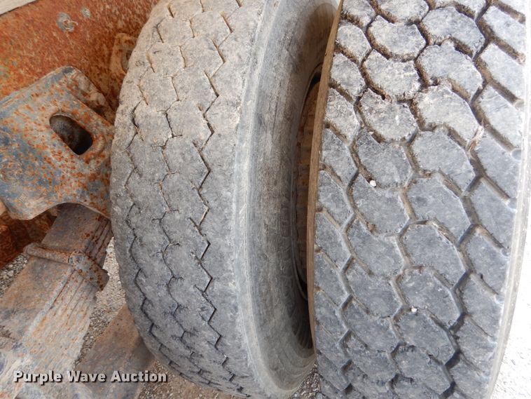 image for item KI9593 1994 Ford LT8000  fertilizer delivery truck