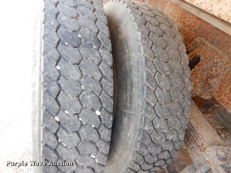 image for item KI9593 1994 Ford LT8000  fertilizer delivery truck