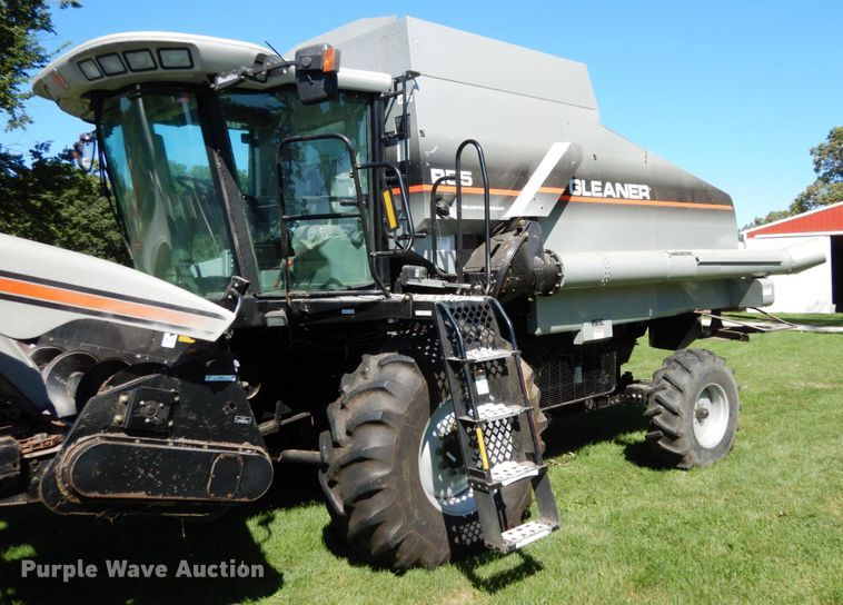 image for item KI9613 2005 Gleaner R55  RWA combine