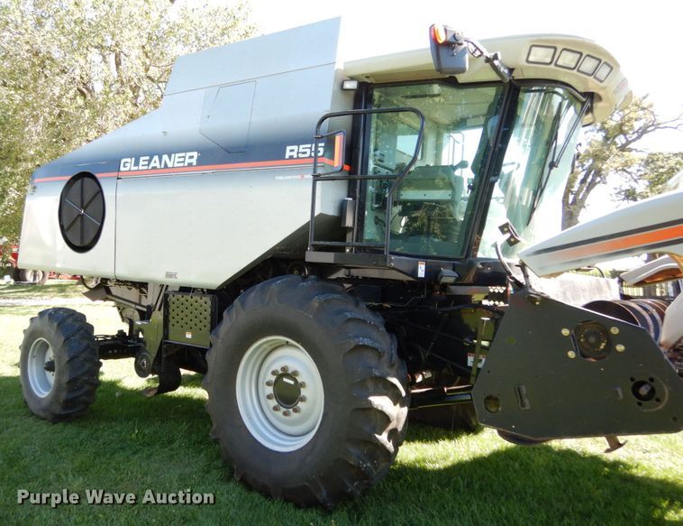 image for item KI9613 2005 Gleaner R55  RWA combine