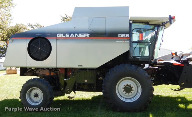 image for item KI9613 2005 Gleaner R55  RWA combine