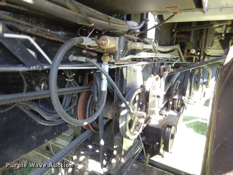 image for item KI9613 2005 Gleaner R55  RWA combine