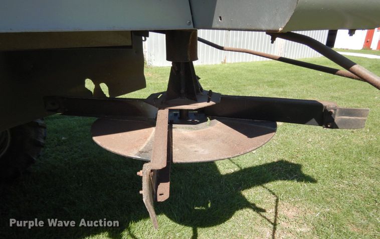 image for item KI9613 2005 Gleaner R55  RWA combine