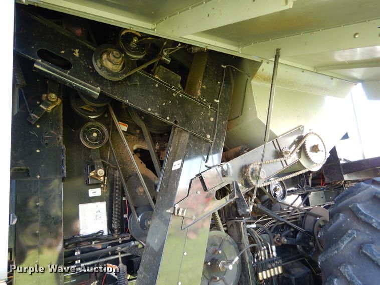 image for item KI9613 2005 Gleaner R55  RWA combine