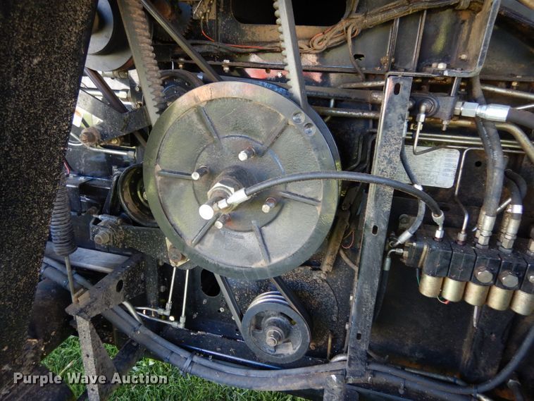 image for item KI9613 2005 Gleaner R55  RWA combine