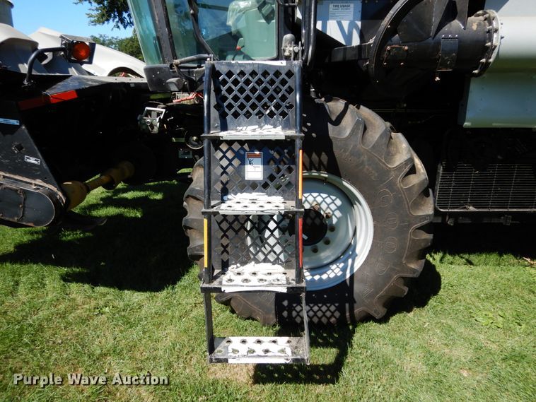 image for item KI9613 2005 Gleaner R55  RWA combine