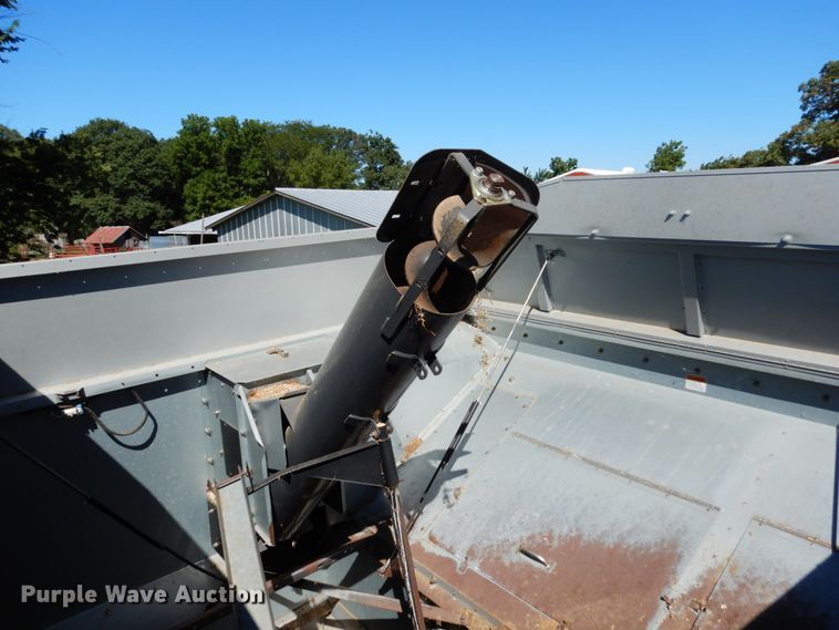 image for item KI9613 2005 Gleaner R55  RWA combine