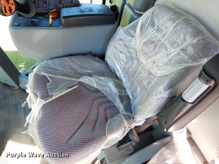 image for item KI9613 2005 Gleaner R55  RWA combine