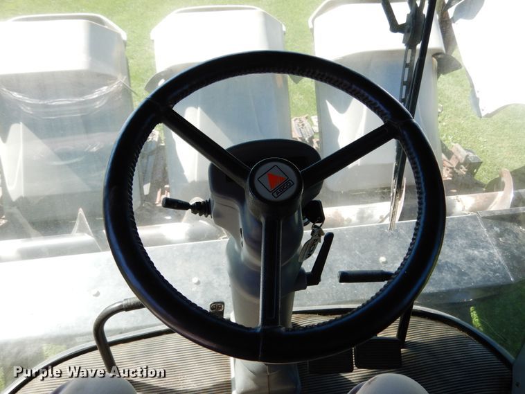 image for item KI9613 2005 Gleaner R55  RWA combine