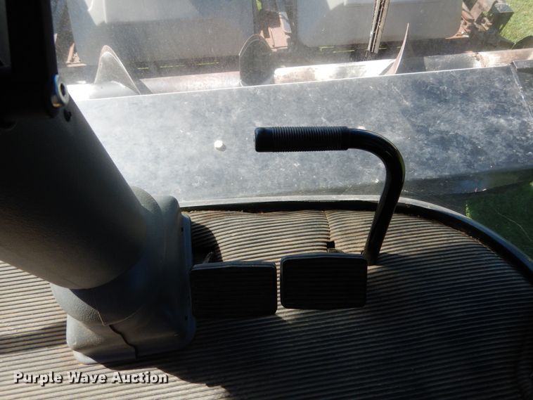 image for item KI9613 2005 Gleaner R55  RWA combine