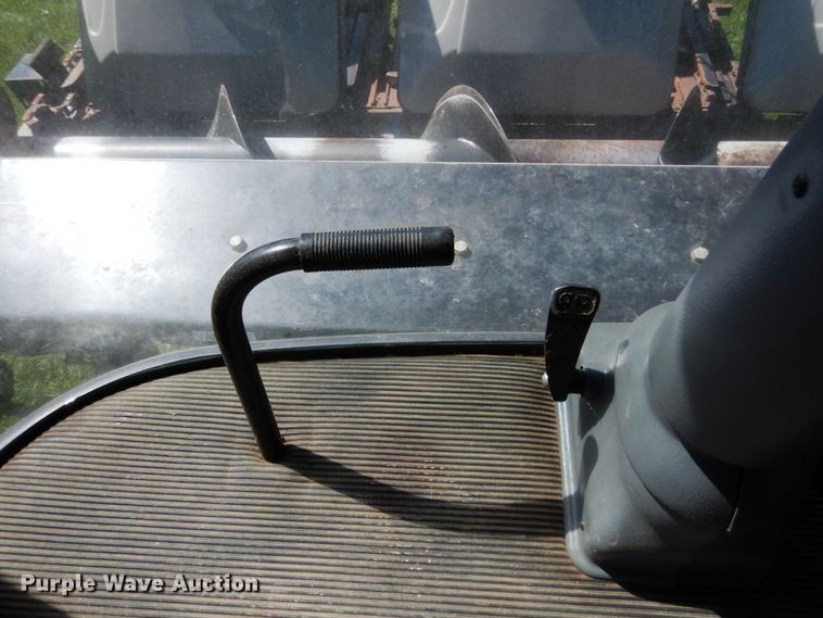 image for item KI9613 2005 Gleaner R55  RWA combine