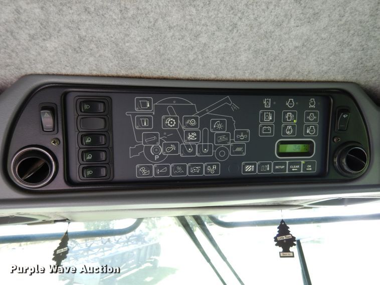 image for item KI9613 2005 Gleaner R55  RWA combine