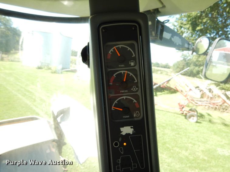 image for item KI9613 2005 Gleaner R55  RWA combine