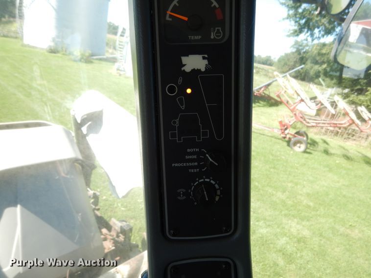 image for item KI9613 2005 Gleaner R55  RWA combine