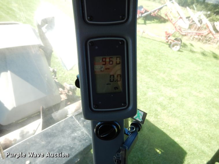 image for item KI9613 2005 Gleaner R55  RWA combine