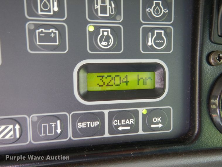 image for item KI9613 2005 Gleaner R55  RWA combine