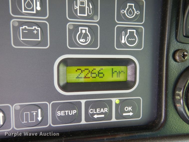 image for item KI9613 2005 Gleaner R55  RWA combine