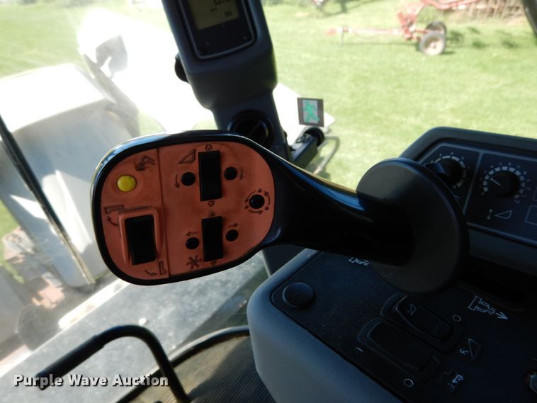 image for item KI9613 2005 Gleaner R55  RWA combine