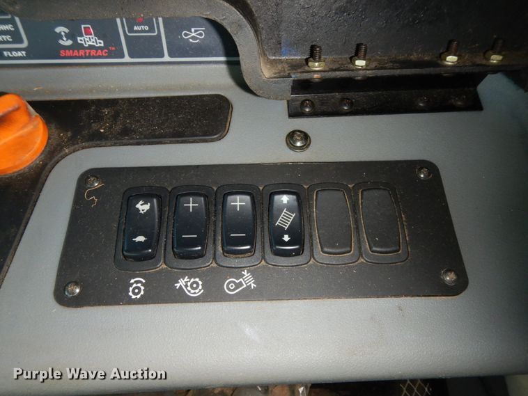 image for item KI9613 2005 Gleaner R55  RWA combine